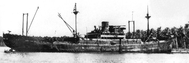 Yamura_Maru_of_the_Nov_convoy.jpg (31218 bytes)