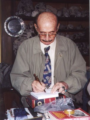 book_signing.JPG (29220 bytes)