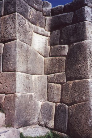 06corner_junctions_on_Inca_wall.JPG (44255 bytes)