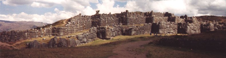 06pSacsaywaman_panoramic.JPG (36281 bytes)