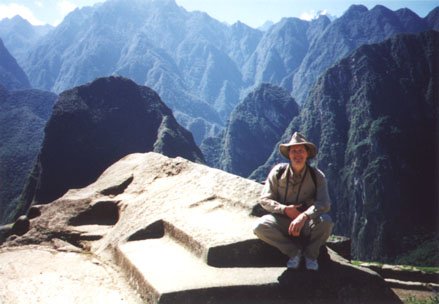 07MP_Dave_on_Inca_throne.JPG (29660 bytes)