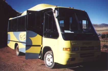 09Puno_bus.JPG (22375 bytes)