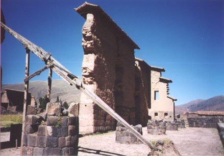 09Raqchi_Viracocha_temple.JPG (29607 bytes)