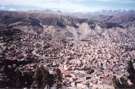 11LaPaz_city.JPG (49346 bytes)