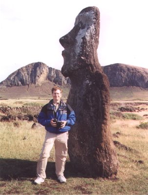 15RapaNui_Dave_and_sideways_moai.JPG (27682 bytes)