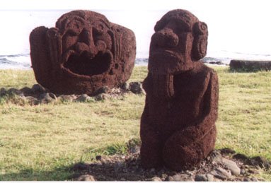 17RapaNui_beachfront_statues.JPG (25783 bytes)