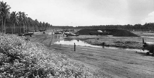 parking_area_and_taxiway_at_Henderson.JPG (37037 bytes)