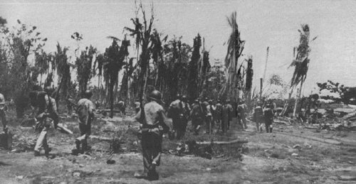 Marines_march_up_to_Matanikau_early_Nov.jpg (37554 bytes)